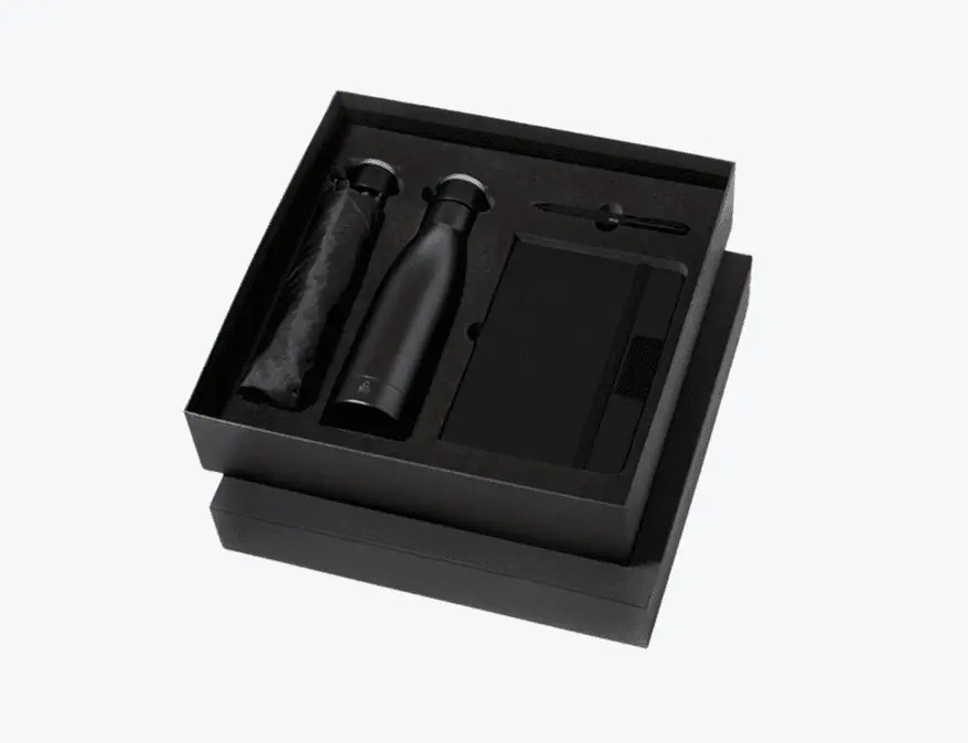 Coffret cadeau de Noël personnalisé " La Classy" avec carnet, stylo, thermos et parapluie
