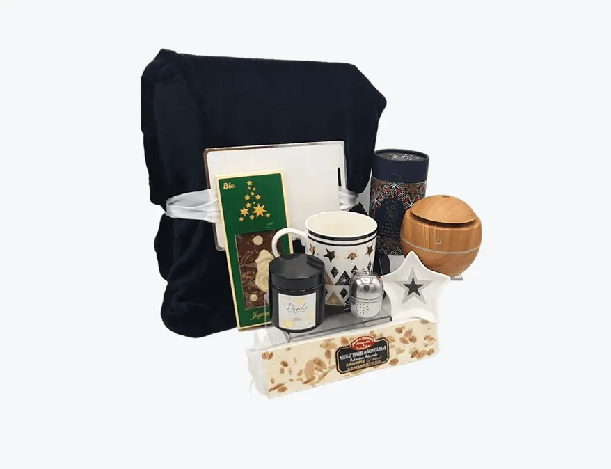 Coffret cadeau Noël entreprise " La Cocooning" avec bougie, thé, biscuits et tout pour cocooner.